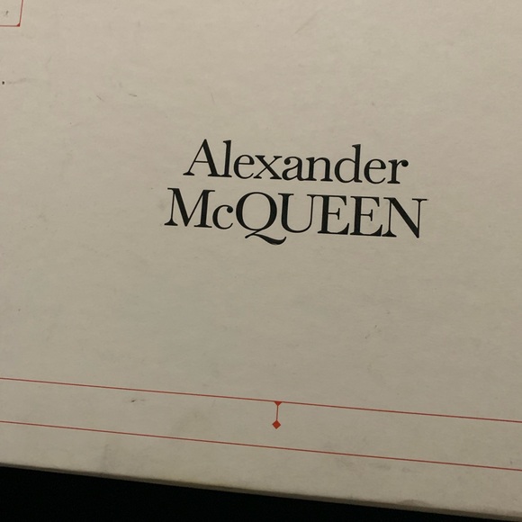 Alexander McQueen - Picture 1 of 6
